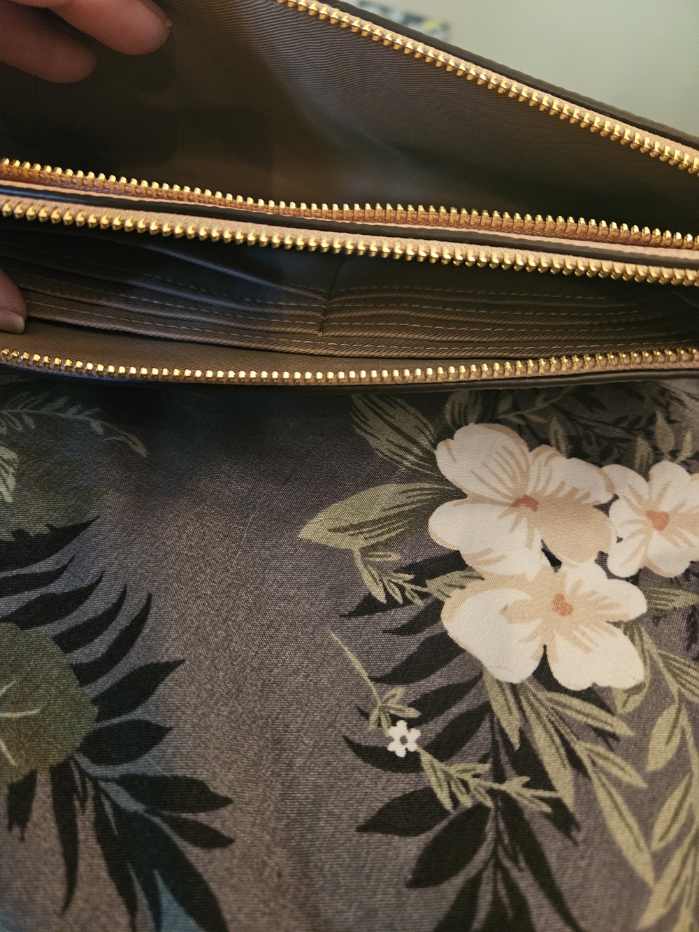 Coach✨️Signature Zip Wristlet in Pastel Pink/Beige - Picture 4 of 7